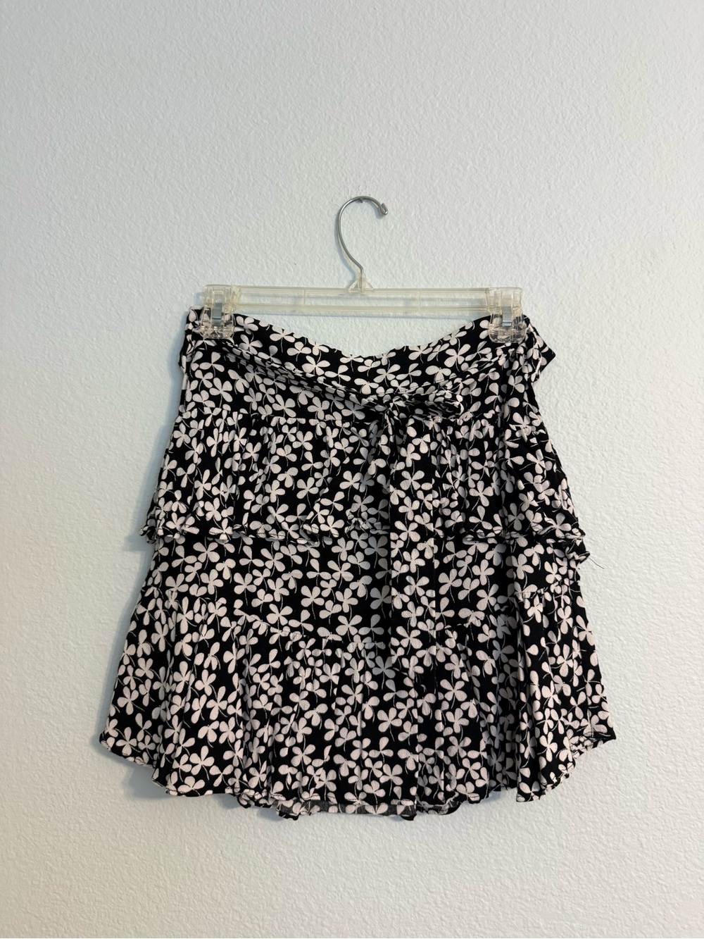 Who What Wear Black and White Floral Ruffle Mini Skirt